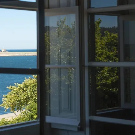 Duas Portas Townhouse 3*